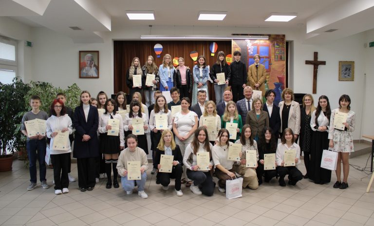 Gala  X edycji „Językomaniak to ja” i II Powiatowego Konkursu Piosenki Obcojęzycznej