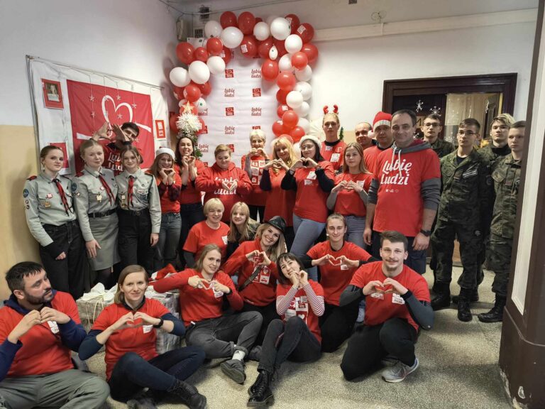 PRZYSTAŃ DOBRYCH SERC czyli MAGAZYN SZLACHETNEJ PACZKI REJONU ŁAŃCUT w I LO