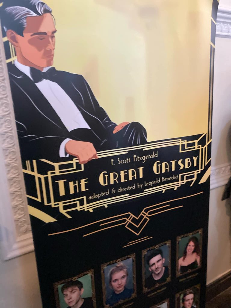 SZKOLNE WYJŚCIE NA NIEZWYKŁY, ANGLOJĘZYCZNY SPEKTAKL ‘THE GREAT GATSBY’ F.S. FITZGERALDA